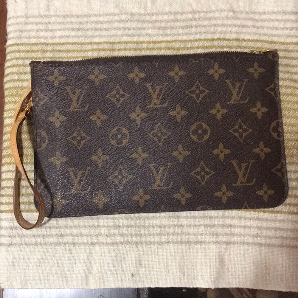 Louis Vuitton neverful mm pochette